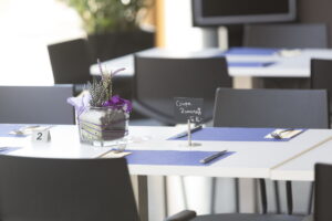 Terrasse des Restaurant Eggli-Blick im Alterswohnen Maison Claudine Pereira, Saanen